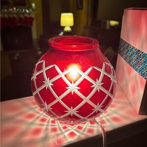 Free Wax with purchase of Scentsy Crimson and White Geometric Lantern